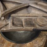 Buch und Salbgefäß als Weihesymbole Copyright: Archiv der Dombauhütte St. Stephan